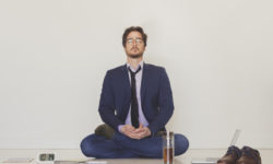 4 exercices de méditation pour améliorer votre concentration au travail