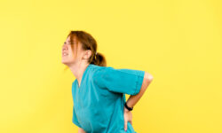 4 activités sportives qui aident à lutter contre le mal de dos au travail